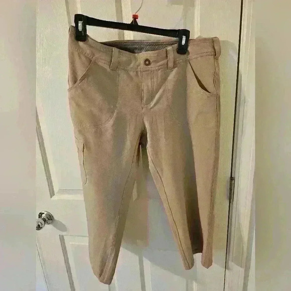 The North Face Women’s Pants Beige Capri Outdoor Cargo UPF 50 NWT SIZE 8 - Picture 1 of 6